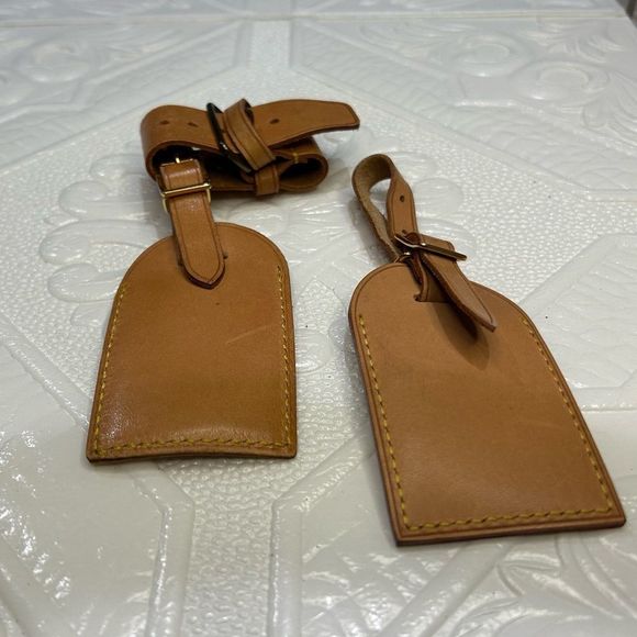 VintageโLOUIS VUITTON
Vachetta Luggage Tags w/ Keepall Strap Holders - Picture 5 of 7